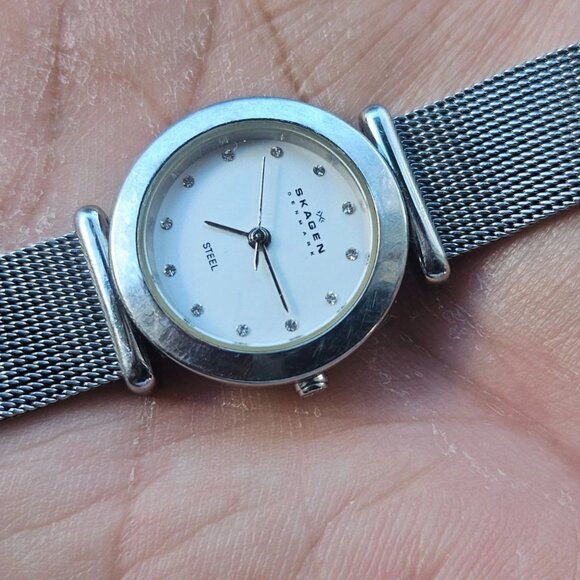 Skagen Denmark Ladies Wristwatch Quartz analog Silver Tone Mesh Strap Watch - Picture 4 of 13